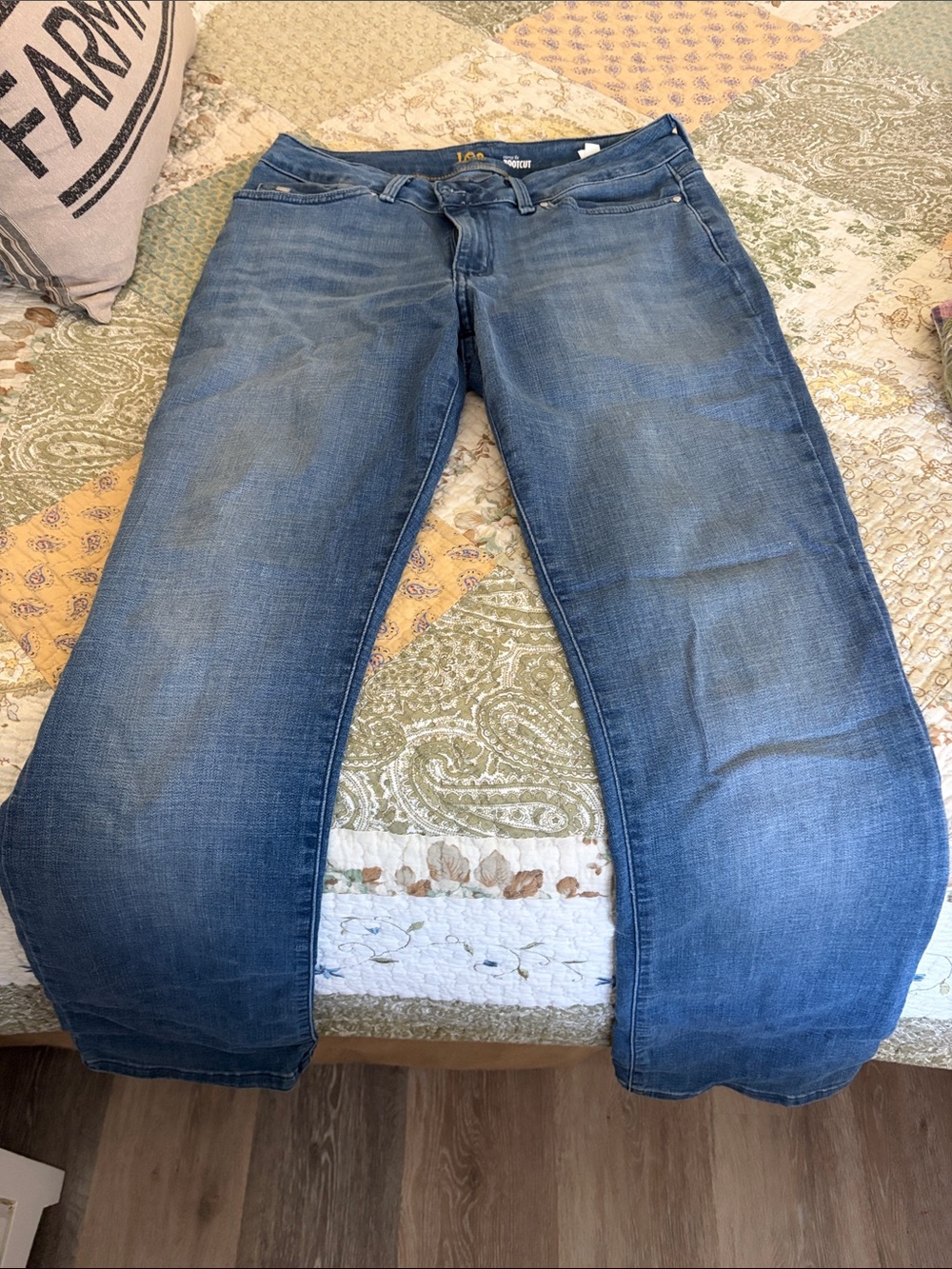 Lee Men's Washed Blue Relaxed Jeans